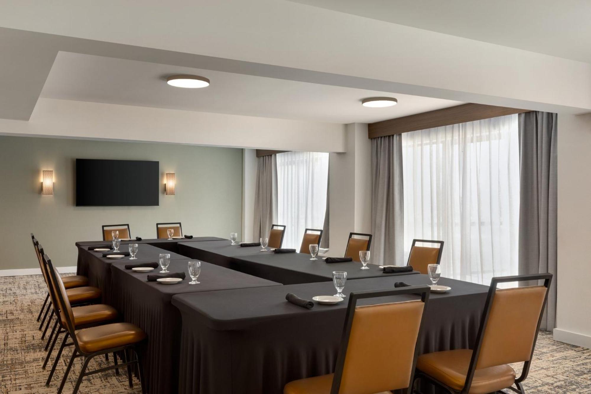 Holiday Inn Virginia Beach - Norfolk By Ihg Exterior foto